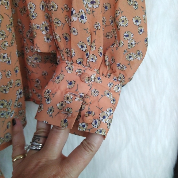 Kori America Peach Tan Floral Print Long Sleeve Front Tie Cropped Shirt Size S - Picture 6 of 9